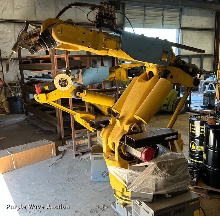 (2) Fanuc S-420iF six-axis robots - ML9176