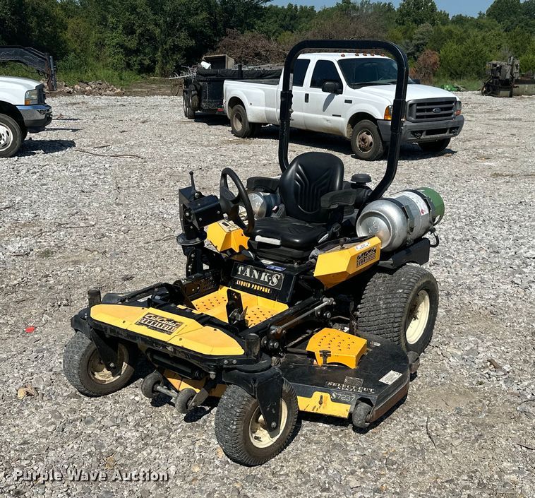 2009 Cub Cadet Tank S7237  lawn mower - ML9232