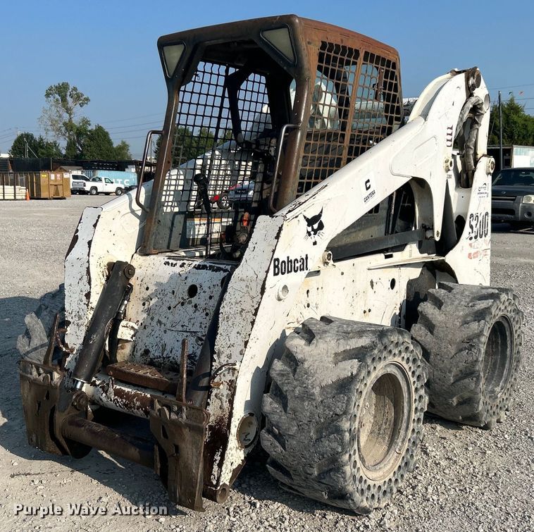 2005 Bobcat S300  skid steer loader - DJ6294