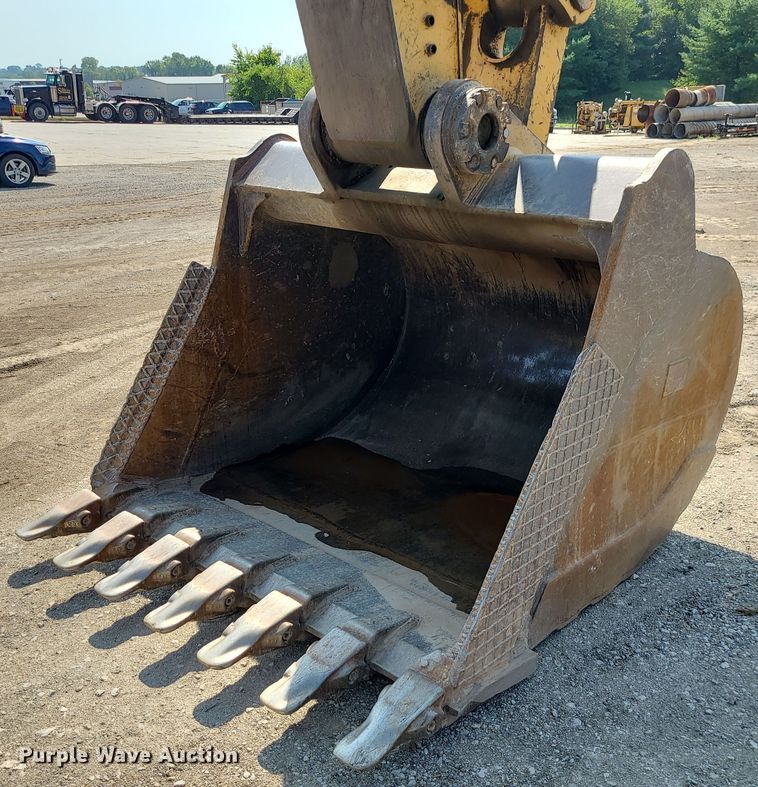 Caterpillar  74&quot;W excavator bucket - DK4053