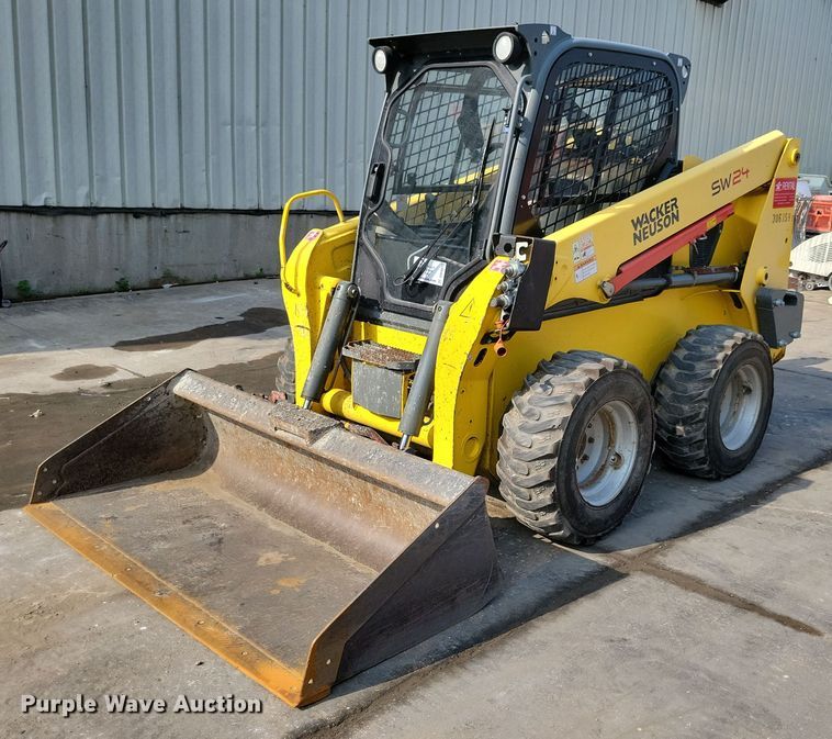 2014 Wacker Neuson SW24  skid steer loader - DN4070