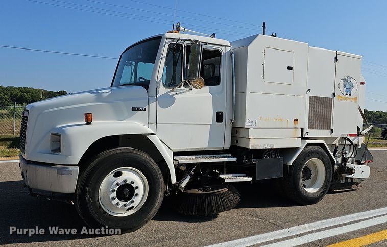 1998 Freightliner FL70 Broom Bear  street sweeper truck - DN8598