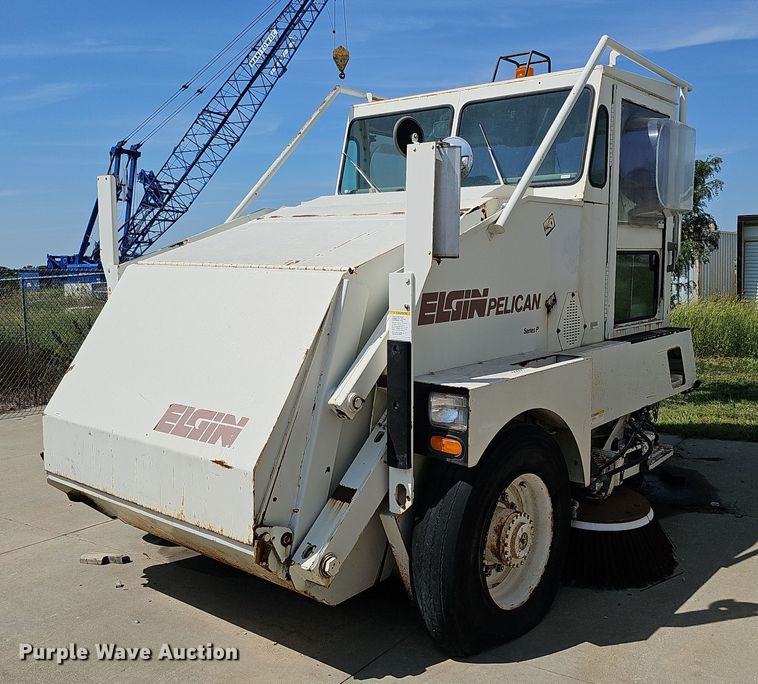 1996 Elgin Pelican Series P  street sweeper - DO2745