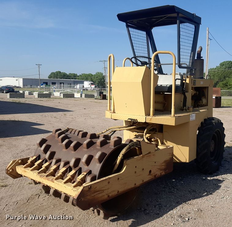1989 Caterpillar CP-323 single drum vibratory roller - DO3099