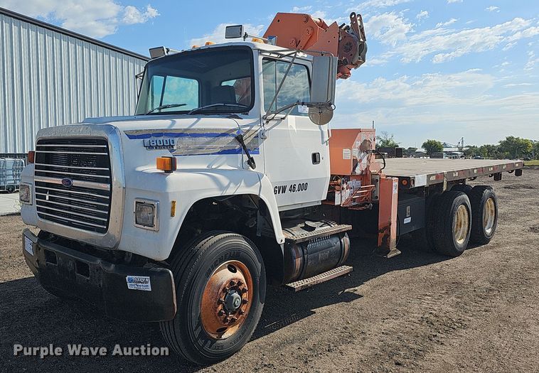 1993 Ford L8000  crane truck - DQ0277