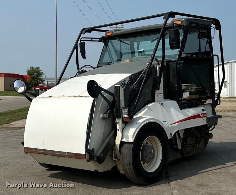 2008 Elgin Pelican NP  street sweeper - DQ7364