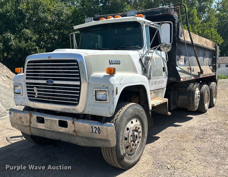 1995 Ford L8000  dump truck - DS2258