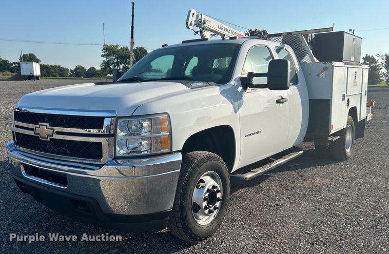 2013 Chevrolet Silverado 3500HD  Ext. Cab utility bed pickup truck - KW9078