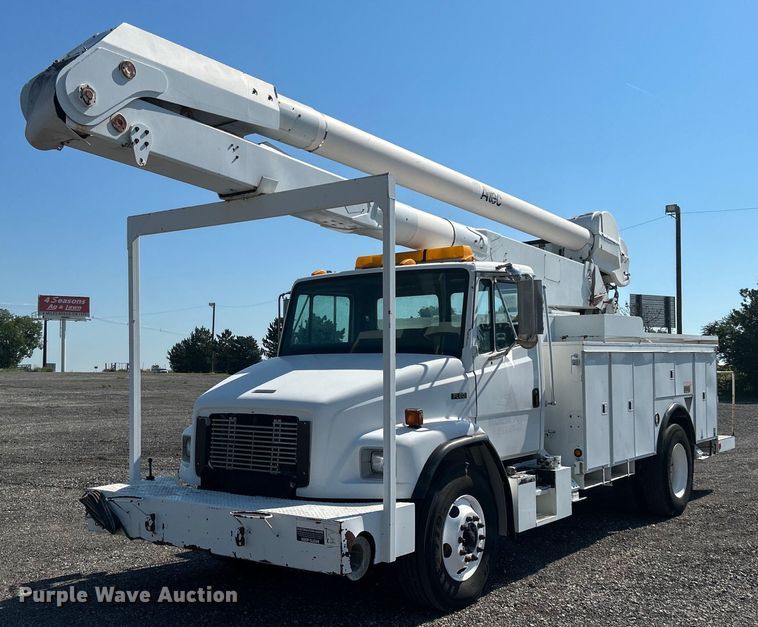 2003 Freightliner FL80  bucket truck - KW9089