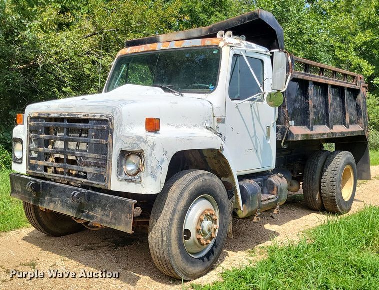 1988 International 1954  dump truck - LS9680