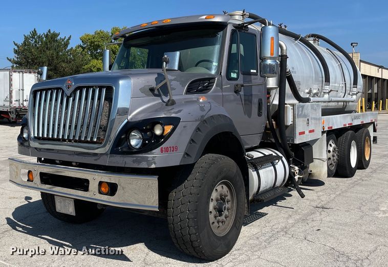 2016 International 7600  vacuum truck - LV9789