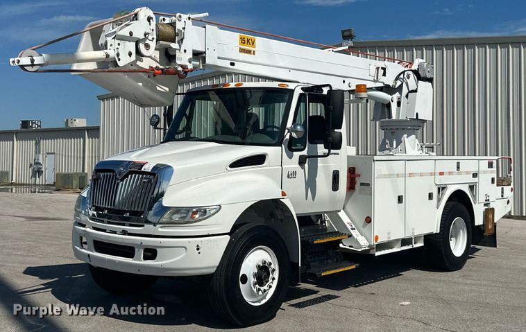 2006 International 4400  bucket truck - ML9143