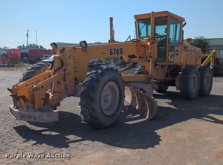 1989 John Deere 670B  motor grader - MY9931