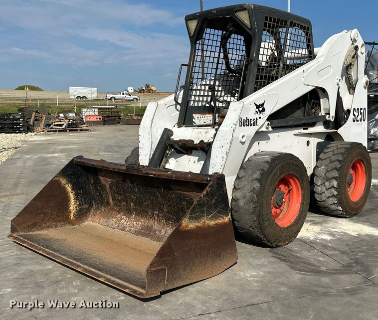2002 Bobcat S250  skid steer loader - NF9119