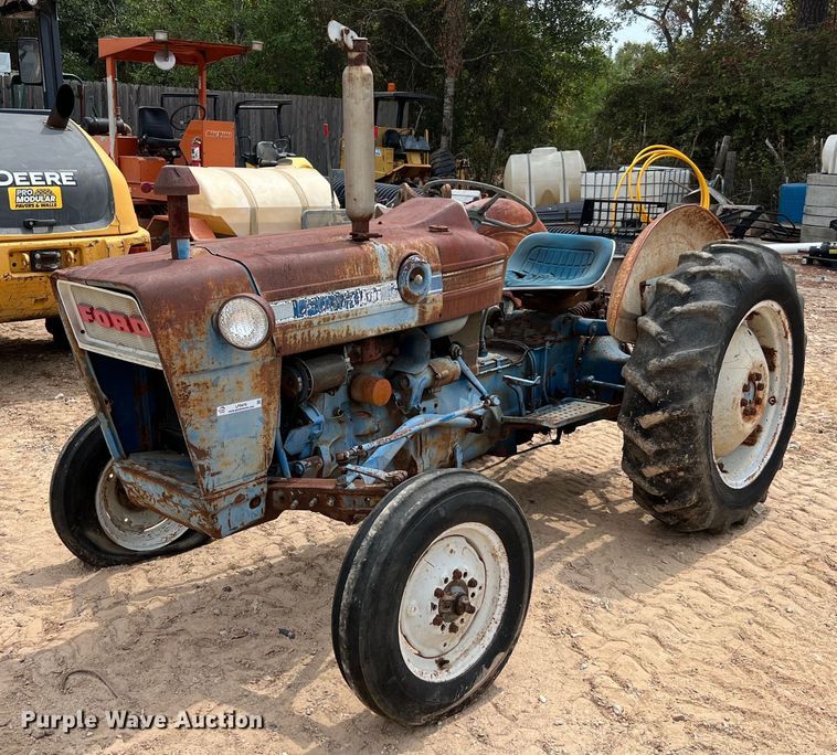 Ford 2000  tractor - LF9476