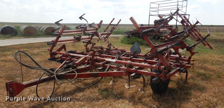 International Harvester  field cultivator - OF9391