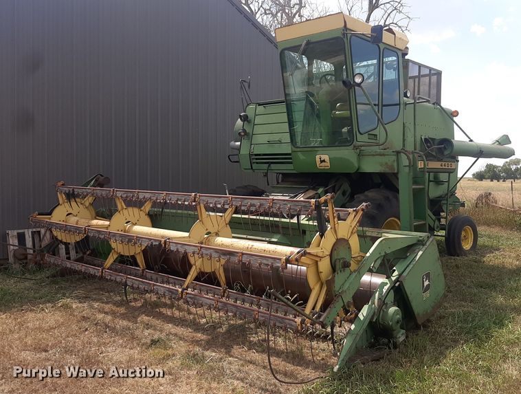John Deere 4400  combine - OF9398