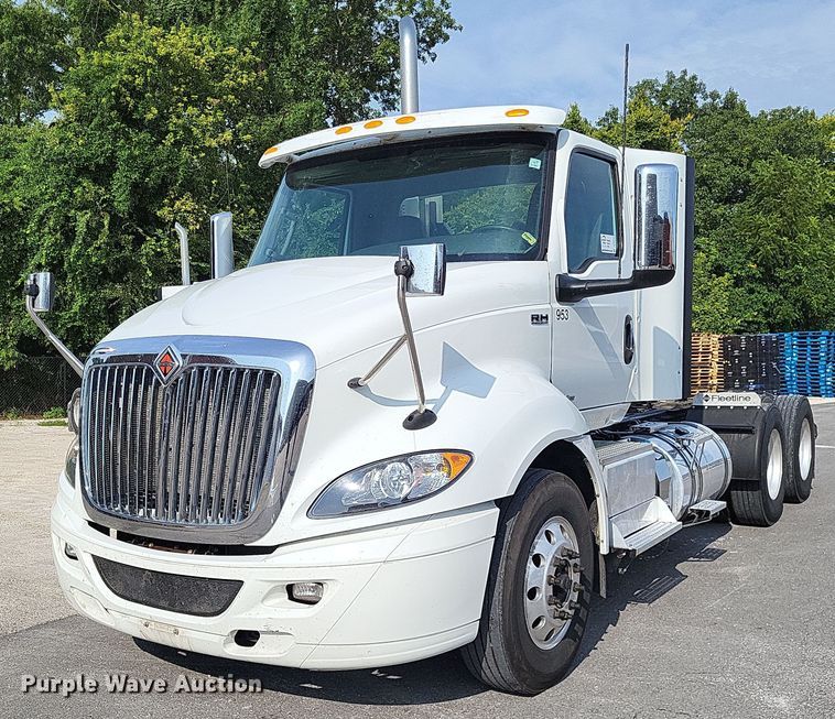 2019 International RH613  semi truck - DP5249