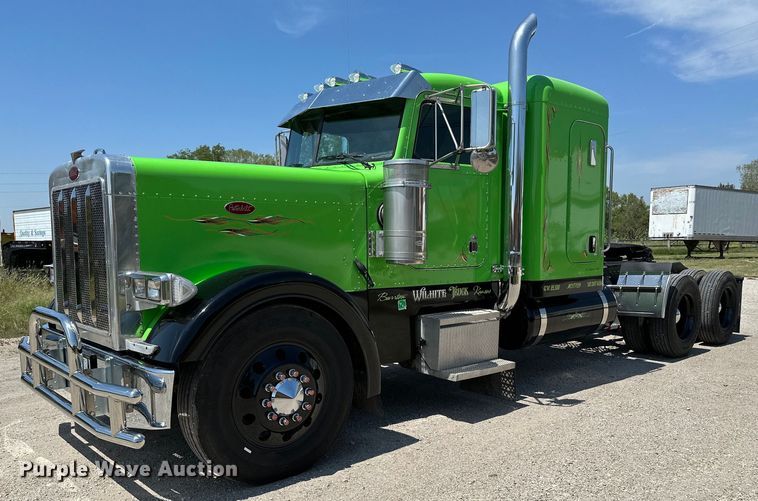 2000 Peterbilt 379  semi truck - DQ4105