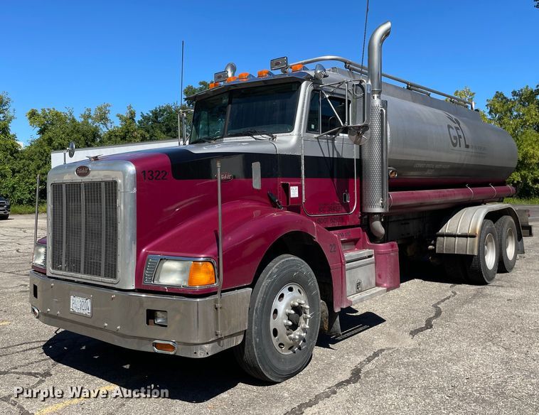 2002 Peterbilt 385  tank truck - LV9792