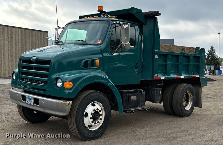 2001 Sterling L7500  dump truck - MQ9369