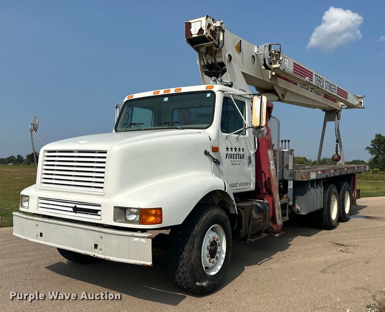 1999 International 2654  crane truck - NL9045