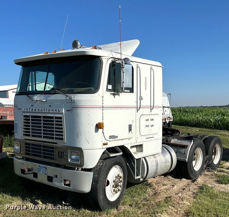 1980 International COF-9670  semi truck - NP9415