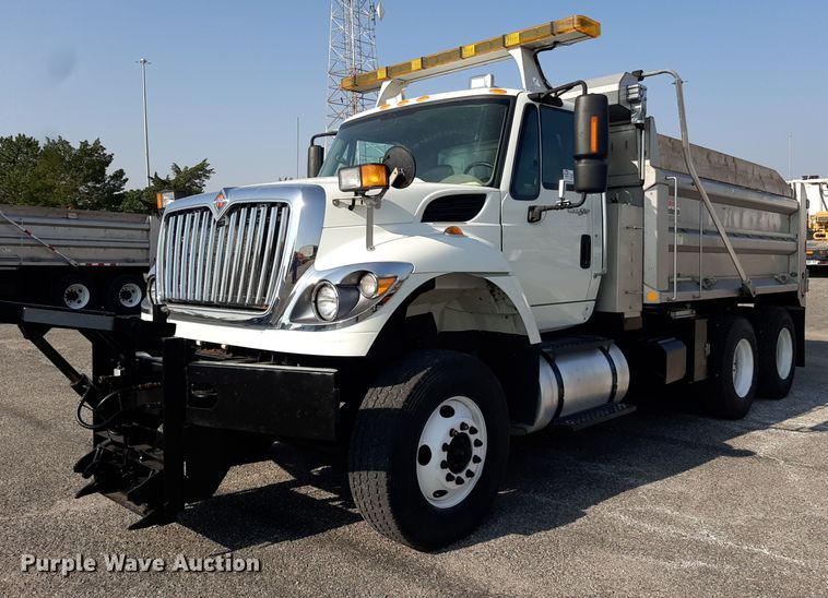 2014 International WorkStar 7500  dump truck - DO3120