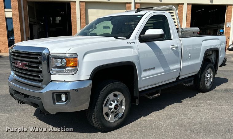 2016 GMC Sierra 2500HD  pickup truck - NF9034