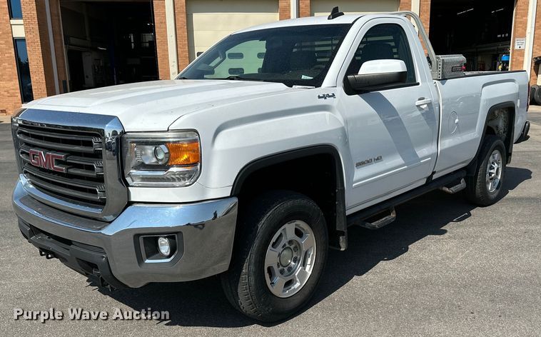 2016 GMC Sierra 2500HD  pickup truck - NF9044