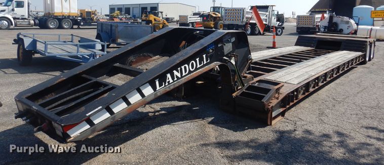 2006 Landoll  lowboy equipment trailer - NF9053