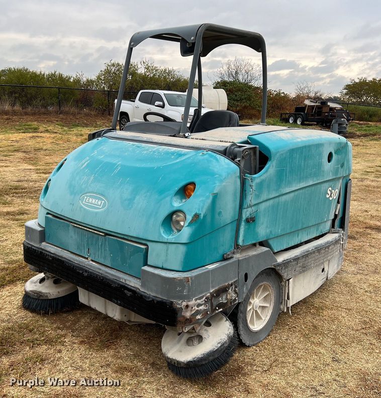 Tennant S30  sweeper - DN3152