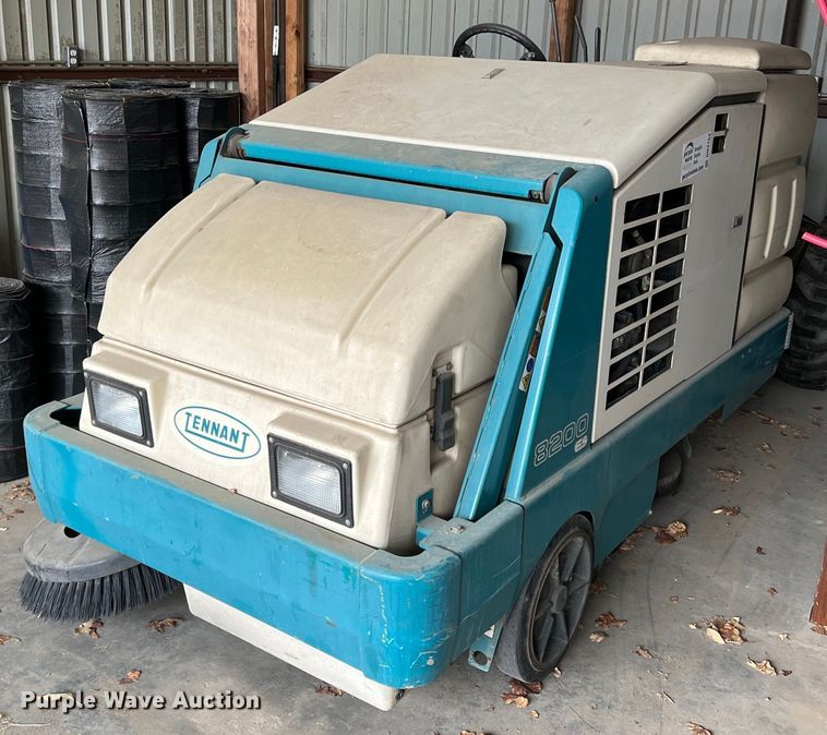 Tennant  sweeper - DN3154