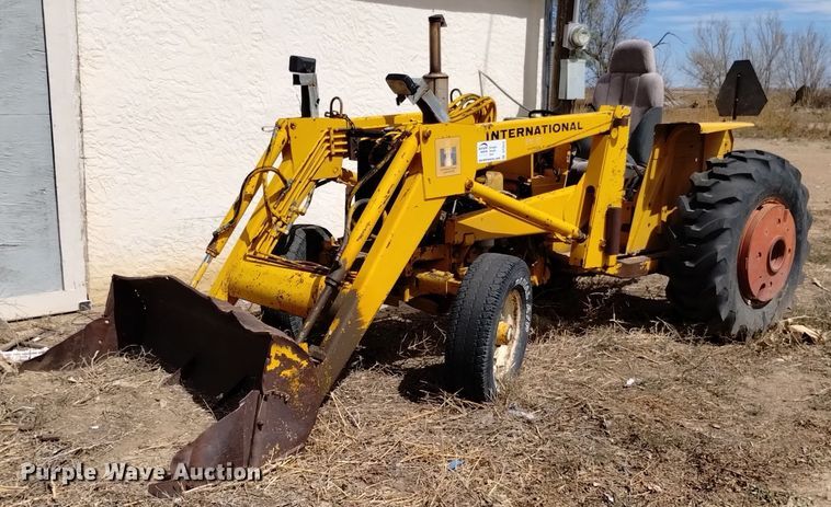 International 2500B  tractor - DP3412