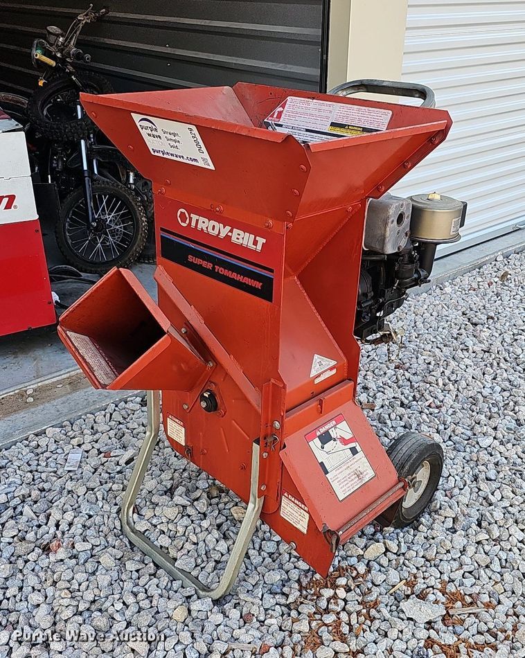 Troy-Bilt 15016  wood chipper - DQ0329