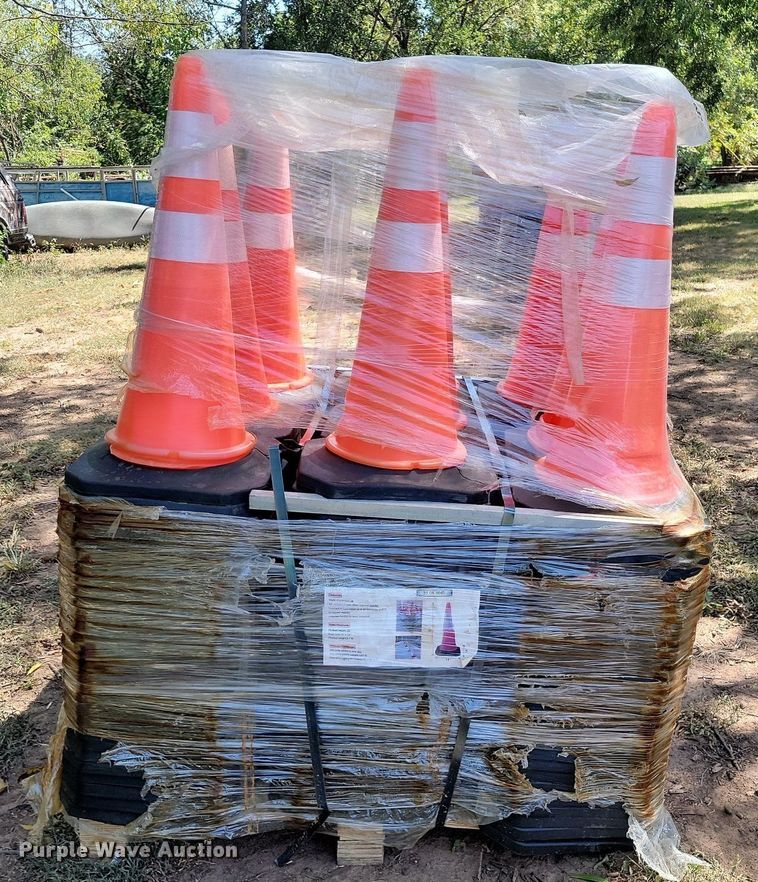 (250) safety cones - JE9541