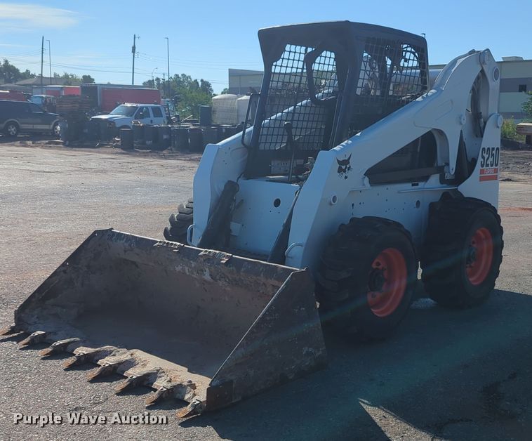 2005 Bobcat S250  skid steer loader - KB9380
