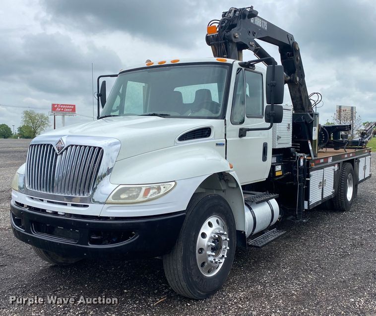 2008 International 4400  tire service truck - KB9453