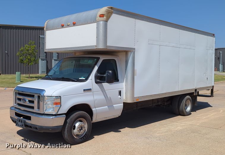 2013 Ford E450 Super Duty  box truck - LN9027