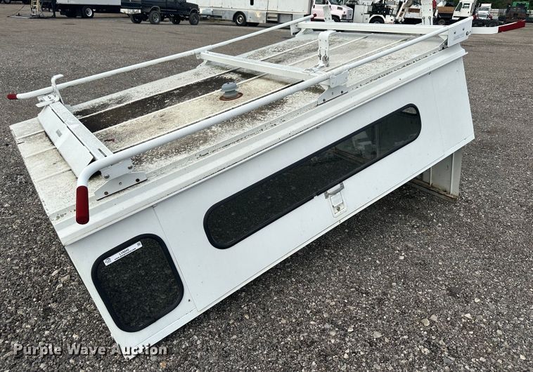 Reading  pickup truck topper - LV9045