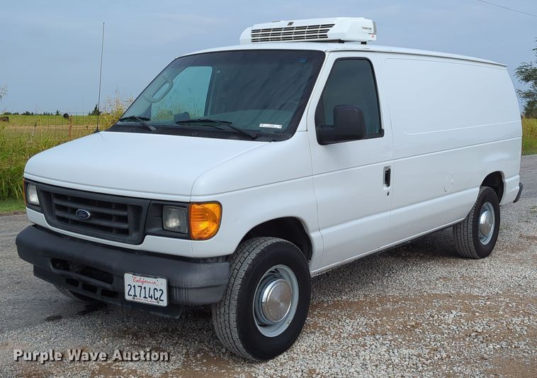 2006 Ford E350 Super Duty  refrigerated van - LY9396