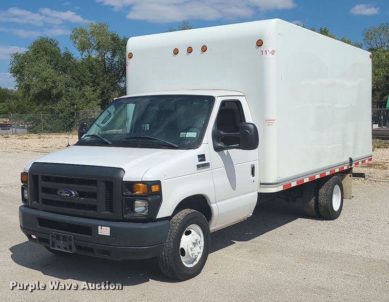 2017 Ford E350 Super Duty  box truck - MJ9333