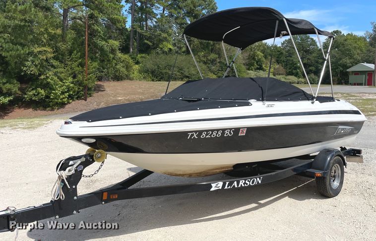 2011 Larson LX850 boat - NY9820