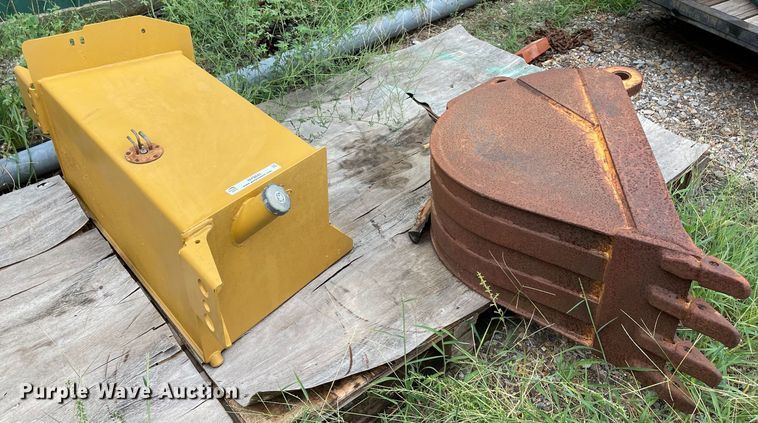 Backhoe attachments - NY9841