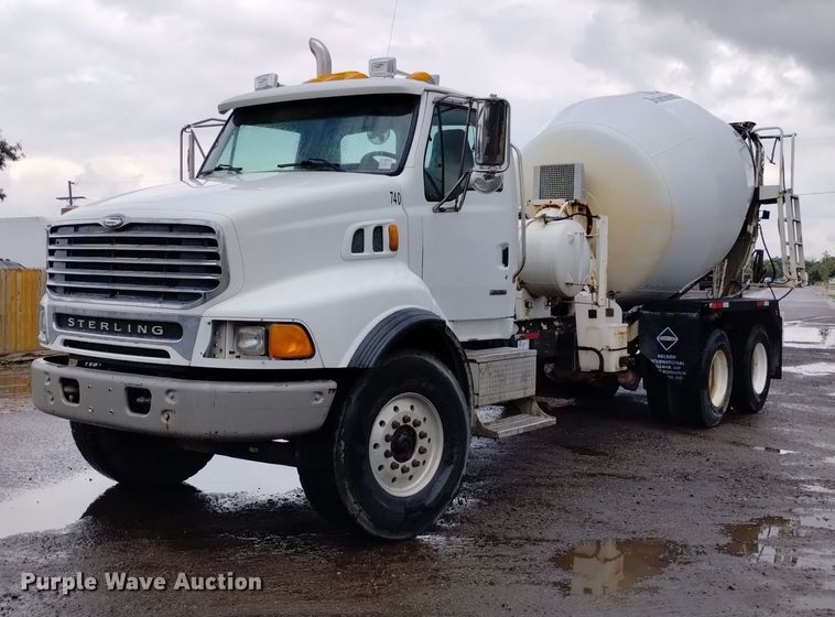 2004 Sterling LT9500  ready mix truck - DK8770