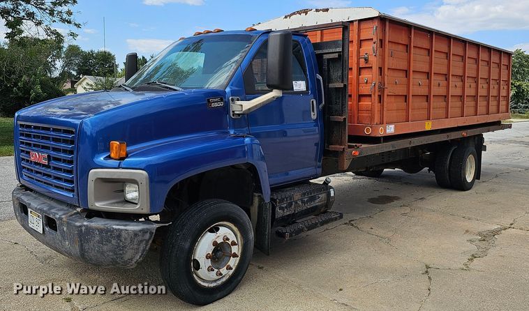 2005 GMC C6500  flatbed truck - DQ0212