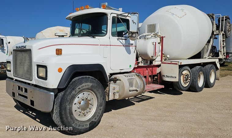 2000 Mack RD690S  ready mix truck - DQ1089