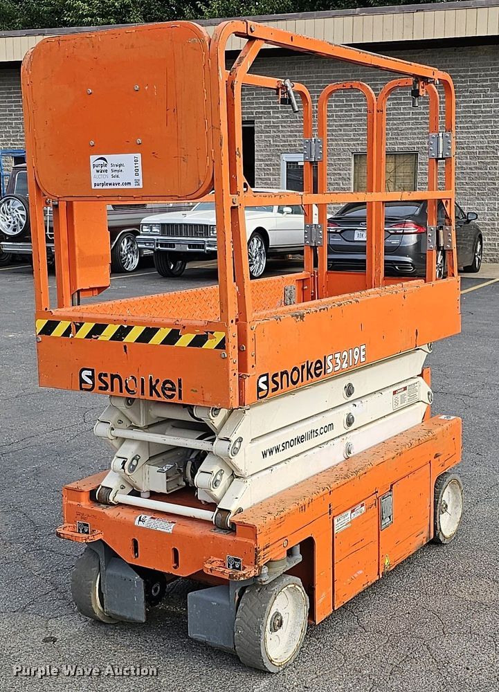 2017 Snorkel S3219E  scissor lift - DQ1107