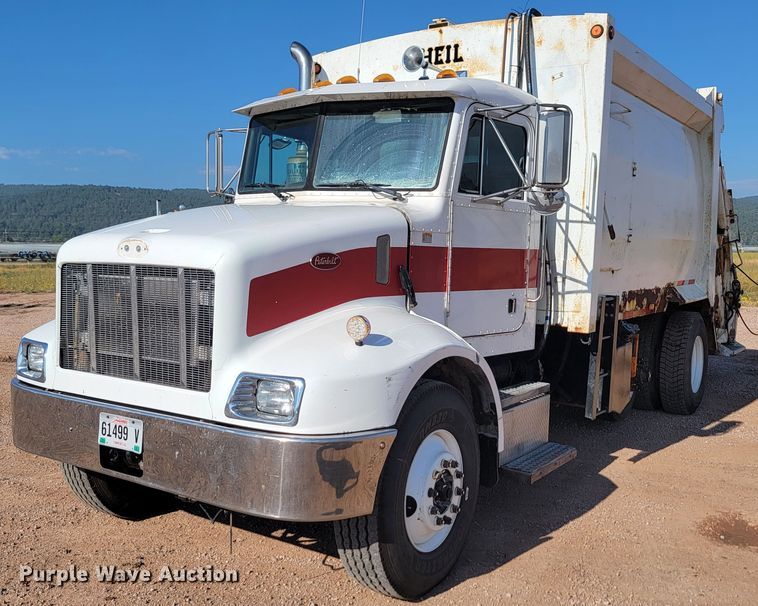 2004 Peterbilt 330  refuse truck - KS9233