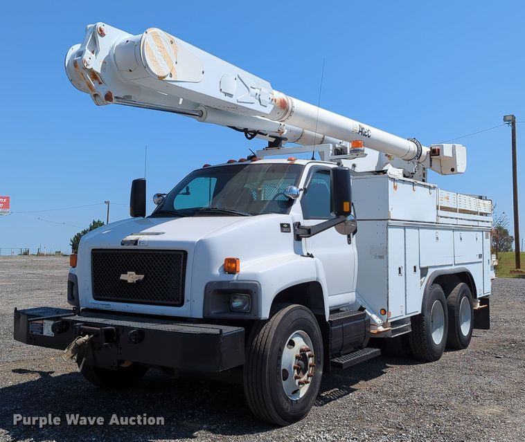 2006 Chevrolet C8500  bucket truck - KW9038